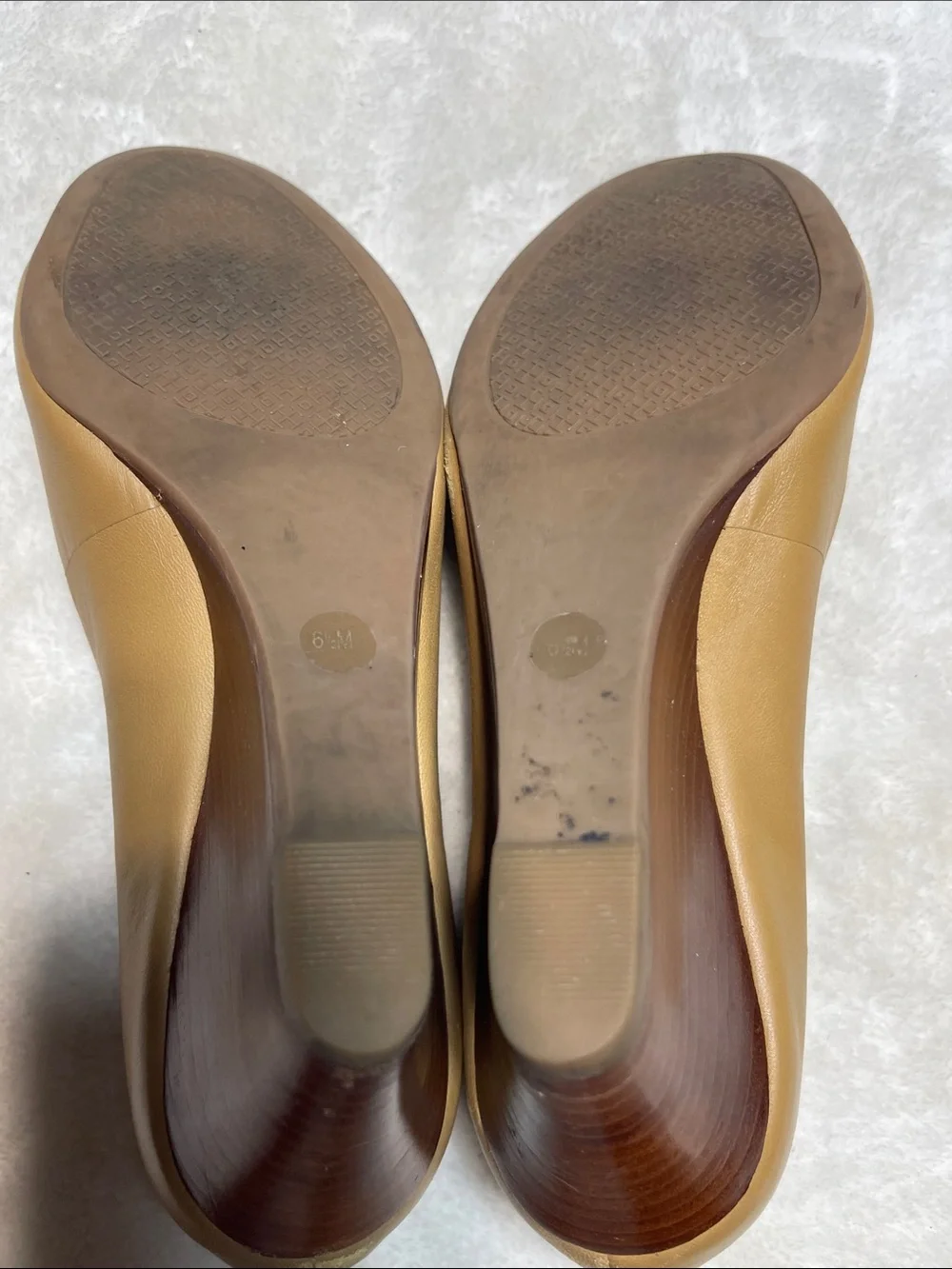 Tory Burch Camel Leather Logo Wedge Pumps Size 6.5